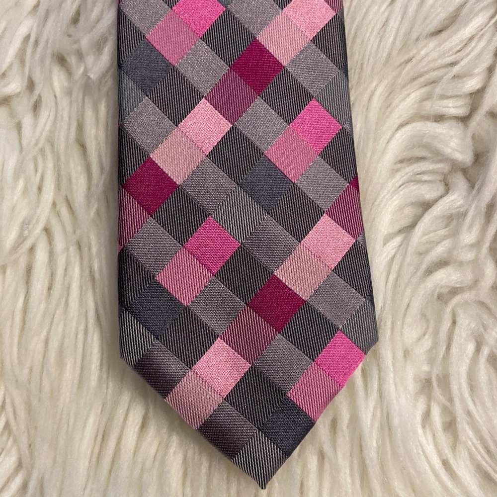 Geoffrey Beene Man Tie brand new color pink and gray see all photos